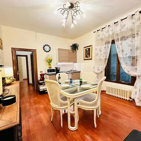 Via Veneto Lulus Apartment *